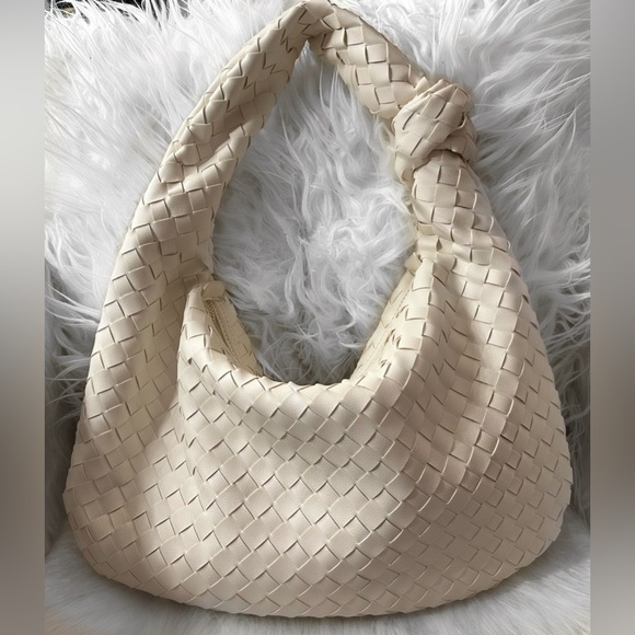 Urban Expressions Handbags - Urban Expressions Vanessa Woven Knot Handle Hobo Bag - Cream